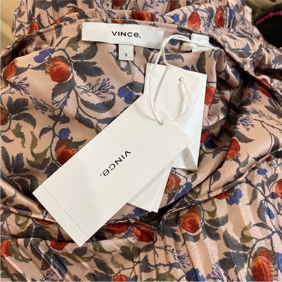 Vince floral print pleated blouse NWT - Picture 7 of 9